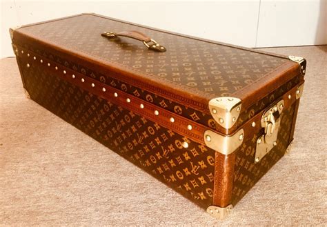 louis vuitton trunk and luggage